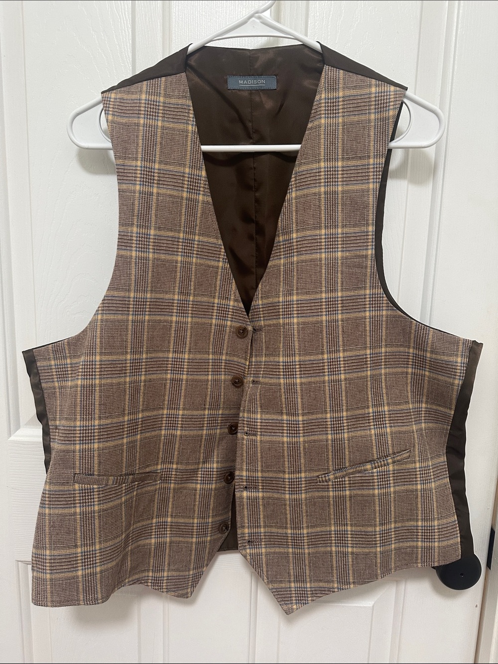 0186 men’s‎ Madison Brown and Tan Plaid Vest large
